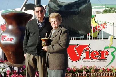 Paulo Vilani / Agencia RBS Oscar Büttenbender - diretor da ervateira Vier e Maria de Lourdes Büttenbender#PÁGINA:11<!-- NICAID(766108) -->