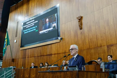 PORTO ALEGRE - RS - BRASIL - 02/07/2025: O Procurador-geral de Justiça Alexandre Saltz faz a prestação de contas do Ministério Público RS, referente ao ano 2024. Na foto, deputado Tiago Simon (MDB).<!-- NICAID(16072087) -->