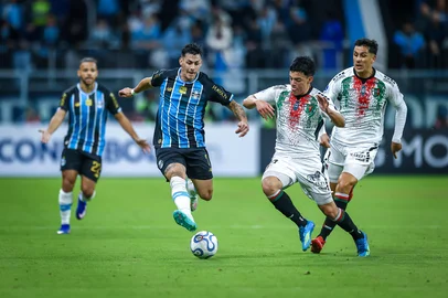Gremio x PalestinoRS - FUTEBOL/CONMEBOL SULAMERICANA 2026 /GREMIO X PALESTINO - ESPORTES - Lance da partida entre Gremio e Palestino, disputada na noite desta quarta-feira, na Arena do Gremio, valida pela Copa Sul-americana 2026. FOTO: LUCAS UEBEL/GREMIO FBPAEditoria: SPOLocal: Porto AlegreIndexador: Lucas UebelSecao: futebolFonte: Gremio.netFotógrafo: Gremio x Palestino<!-- NICAID(16289919) -->