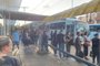 Com interrupção de linhas da Trensurb, passageiros usam ônibus para viajar entre estações.