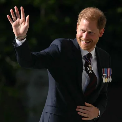 Britain's Prince Harry, Duke of Sussex waves as he arrives to attend a ceremony marking the 10th anniversary of the Invictus Games, at St Paul's Cathedral in central London, on May 8, 2024. (Photo by JUSTIN TALLIS / AFP)<!-- NICAID(15758620) -->