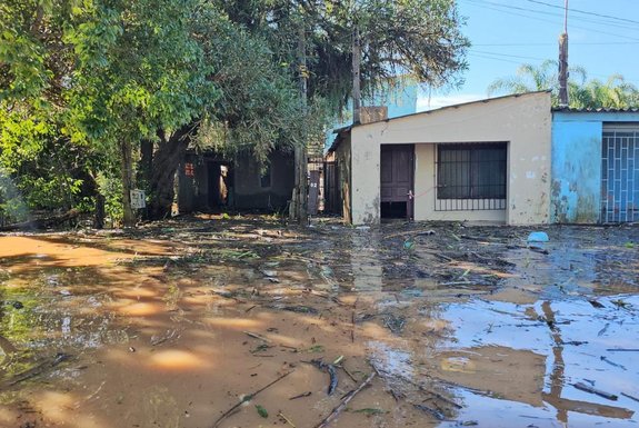 Com Lami inundado, moradores temem desabamento das casa - Foto: Rodrigo Oliveira/Agência RBS<!-- NICAID(15759995) -->