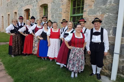 As raízes e a tradição alemãs voltam a reunir a comunidade de São Romédio, em Caxias do Sul, neste domingo (12), para mais uma edição do Kerbfest, que em 2026 celebra 20 anos de história. Promovida pela Associação Cultural Germânica Alles Gut, a festa comemora duas décadas de preservação da cultura, da gastronomia e das tradições germânicas, reunindo famílias e visitantes em um dia de confraternização no salão de festas da comunidade (Rua Francisco Pezzi, 516, Panazzolo). <!-- NICAID(16324799) -->