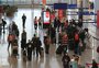 Uso de máscara deixa de ser obrigatório em aviões e aeroportos no Brasil, decide Anvisa