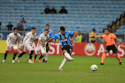 PORTO ALEGRE, RS, Brasil: Grêmio x Esportivo Luqueño, Sul Americana. Fotos: Jefferson Botega/Agencia RBSIndexador: jeff botega<!-- NICAID(16048643) -->