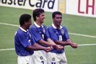 Mazinho, Romário e Bebeto durante comemoração do gol e homenageando o filho do jogador Bebeto.Copa do Mundo de 1994 realizada nos Estados Unidos - EUA.Seleção Brasileira conquista o Tetracampeonato.Quartas de Final: Brasil 3 x 2 HolandaEstádio Cotton Bowl, Dallas.-#ENVELOPE: 140686<!-- NICAID(15805058) -->