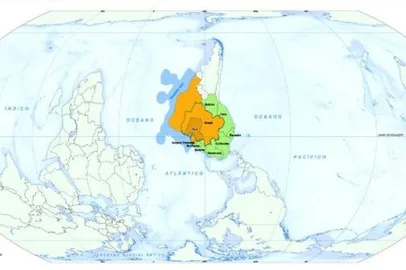 Mapa-múndi com Belém ao centro<!-- NICAID(16165720) -->