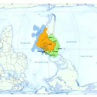 Mapa-múndi com Belém ao centro<!-- NICAID(16165720) -->