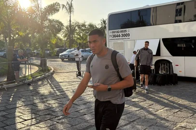 grêmio , brasileirão , carlos vinícius , bahia<!-- NICAID(16149383) -->