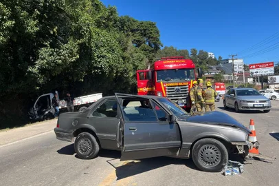 Motorista é encaminhado em estado grave ao hospital após acidente na BR-116, em Caxias<!-- NICAID(15740484) -->