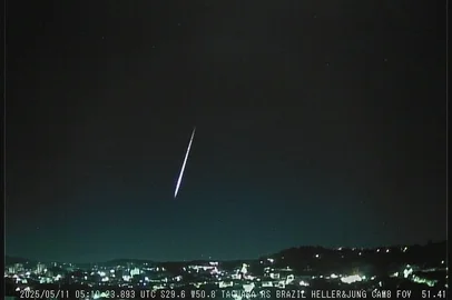 O observatório Heller & Jung registrou a passagem de um meteoro sobre o céu no Rio Grande do Sul no domingo (11) de Dia das Mães. Ele foi visto a partir de Santa Maria, na Região Central.