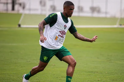 Rio de Janeiro, RJ - 28/01/2024 -Fluminense treina nesta manhã no CT Carlos Castilho.FOTO: MARCELO GONÇALVES / FLUMINENSE F.C.Na foto: Douglas Costa<!-- NICAID(15664079) -->
