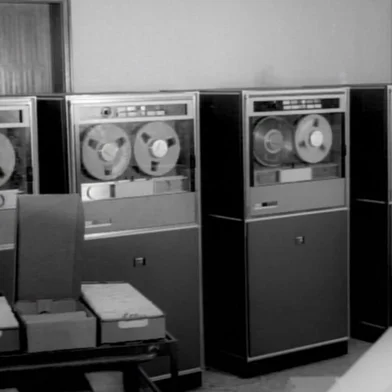 Unidades de memória do primeiro computador do Banrisul, colocado em operação em 1963Print de documentário da da Leopoldis-Som em 1968.<!-- NICAID(15547149) -->