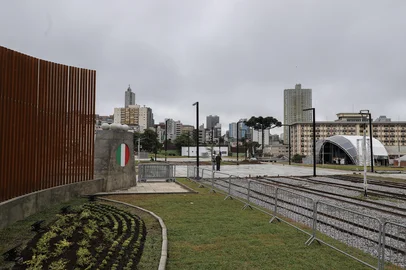 Ulisses Castro / Agencia RBS CAXIAS DO SUL, RS, BRASIL. 17-11-2025. Primeira etapa da revitalização do Largo da Estação Férrea será entregue nesta terça-feira em Caxias.<!-- NICAID(16168811) -->