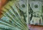 Petróleo estaciona, dólar cai a R$ 5,21 e bolsa sobe em correção de excessos