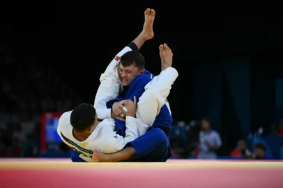 Brazil's Guilherme Schimidt and North Macedonia's Edi Sherifovski (Blue) compete in the judo men's -81kg round of 32 bout of the Paris 2024 Olympic Games at the Champ-de-Mars Arena, in Paris on July 30, 2024.Luis ROBAYO / AFP