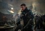 "Não tive de atuar nesta parte", brinca Chris Hemsworth sobre cena em cima de trem em "Resgate 2"