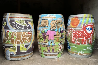 Obras de Pablo Perini levam tradição e cultura à Pipa Parade 2025Pablo Perini é um dos 30 artistas que terão obras expostas na maior exposição de arte ao ar livre na Serra Gaúcha da qual a vinícola Casa Perini também será sede.<!-- NICAID(15946268) -->