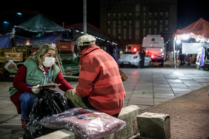 Pessoas são convidadas a passar a noite em locais protegidos do frio
