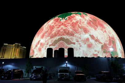 Sphere Opening NightLAS VEGAS, NEVADA - SEPTEMBER 29: Sphere lights up during the venue's grand opening on September 29, 2023 in Las Vegas, Nevada.   Ethan Miller/Getty Images/AFP (Photo by Ethan Miller / GETTY IMAGES NORTH AMERICA / Getty Images via AFP)Editoria: ACELocal: Las VegasIndexador: ETHAN MILLERSecao: celebrityFonte: GETTY IMAGES NORTH AMERICAFotógrafo: CONTRIBUTOR<!-- NICAID(15556514) -->
