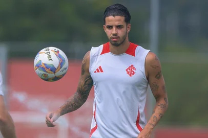 PORTO ALEGRE, RS, BRASIL, 19-02-2025: O zagueiro Kaique Rocha em treino do Inter no CT Parque Gigante. (Foto: Ricardo Duarte/Inter/Divulgação)<!-- NICAID(16084977) -->