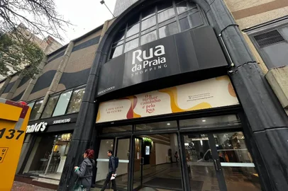 Rua da Praia Shopping<!-- NICAID(15479366) -->
