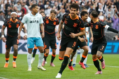CAMPEONATO BRASILEIRO 2025 SP - BRASILEIRÃO/CORINTHIANS X GRÊMIO - ESPORTES - Gustavo Henrique, do Corinthians, comemora seu gol durante a partida contra o Grêmio, válida pelo Campeonato Brasileiro Série A 2025, realizada no Neo Química Arena, na zona leste de São Paulo, na tarde deste domingo, 02. 02/11/2025 - Foto: LUIS MOURA/WPP/ESTADÃO CONTEÚDOEditoria: ESPORTESLocal: SÃO PAULOIndexador: LUIS MOURASecao: FUTEBOLFonte: LUIS MOURA / WPPFotógrafo: WPP<!-- NICAID(16158957) -->