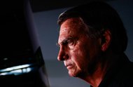 Bolsonaro coloca tornozeleira eletrônica por ordem do Supremo Tribunal FederalDF - BOSLONARO/PF/BUSCAS/MEDIDAS RESTRITIVAS - POLÍTICA - O ex-presidente da República, Jair Bolsonaro, deixa a sede do Partido Liberal (PL), em Brasília, para ir para casa   devido às medidas restritivas impostas pelo Supremo Tribunal Federal (STF), nesta sexta-feira 18 de julho de 2025.   Bolsonaro colocou tornozeleira eletrônica, além de precisar se submeter a recolhimento domiciliar das 19h às 7h, em   dias úteis, e durante todo o final de semana. O ex-presidente também foi proibido de acessar redes sociais e não   poderá se comunicar com diplomatas ou embaixadores estrangeiros.   18/07/2025 - Foto: WILTON JUNIOR/ESTADÃO CONTEÚDOEditoria: POLÍTICALocal: BRASÍLIAIndexador: WILTON JUNIORFonte: ESTADAO CONTEUDOFotógrafo: ESTADÃO CONTEÚDO<!-- NICAID(16094354) -->