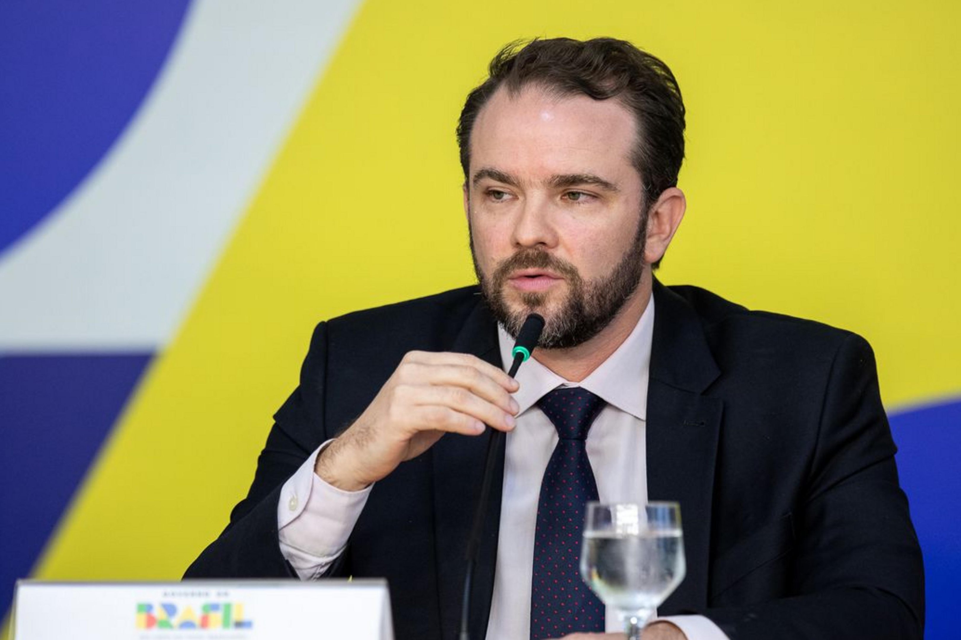 Governo Lula anuncia subs&iacute;dio de R$ 1,20 por litro de diesel e zera imposto sobre querosene de avia&ccedil;&atilde;o