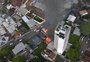 Incêndio destrói duas casas abandonadas em Caxias do Sul