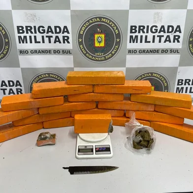 Mais de 15 quilos de maconha são apreendidos em Caxias do Sul.<!-- NICAID(16079954) -->
