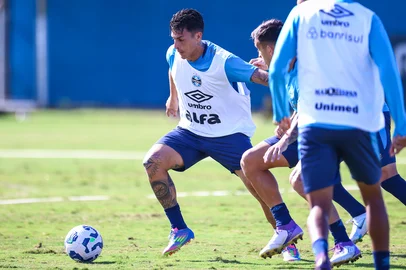Pavon em treino do Grêmio<!-- NICAID(16037775) -->