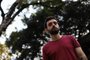 10/08/2023 - PORTO ALEGRE, RS - LITERATURA / TOBIAS CARVALHO - Tobias Carvalho é um jovem escritor porto-alegrense que já lançou dois livros de contos, ambos premiados - o primeiro com o Prêmio Sesc, o segundo com o Açorianos (na categoria Contos e Melhor Livro do Ano). Aos 27 anos, está lançando seu primeiro romance, Quarto Aberto, pela Companhia da Letras. A temática gay é constante em seus livros, mas ele nunca aborda de forma militante, com personagens vivendo situações de preconceito. Ele mergulha na forma como os gays vivem relacionamentos, tratando isso de forma natural, sem que o preconceito seja um complicador. Neste primeiro romance, também retrata relacionamentos abertos que se passam em apartamentos da Cidade Baixa e Bom Fim. É um escritor que consegue pegar bem o espírito da juventude da época. FOTO: Anselmo Cunha, Agência RBS<!-- NICAID(15507271) -->