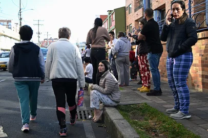 People evacuate after an earthquake in Bogota on August 10, 2026. A strong earthquake struck Colombia on August 10 and was strongly felt in major cities such as Bogota and Cali, and even in Quito and Panama, according to the Colombian Geological Service and as confirmed by AFP reporters. (Photo by Raul ARBOLEDA / AFP)<!-- NICAID(16343370) -->