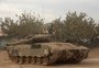 Tanques israelenses cercam o principal hospital de Gaza