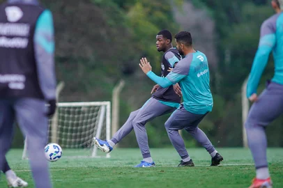 Treino do Juventude para o jogo contra o Ceará, pela terceira rodada do Brasileirão. Na foto, o zagueiro Abner.<!-- NICAID(16013392) -->