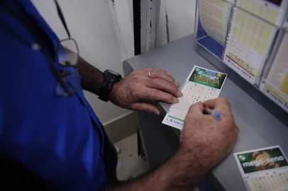 CAXIAS DO SUL, RS, BRASIL (30/12/2019)Mega da virada. Visitamos algumas lotéricas para ver o movimento. (Antonio Valiente/Agência RBS)<!-- NICAID(14373737) -->