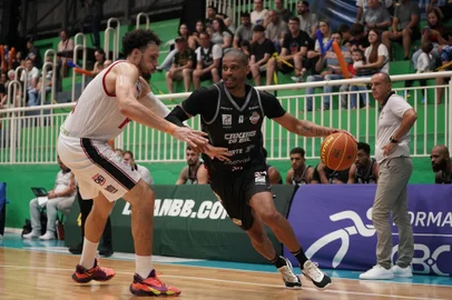 Pato Basquete x Caxias Basquete pelo NBB, no Paraná.<!-- NICAID(15957807) -->