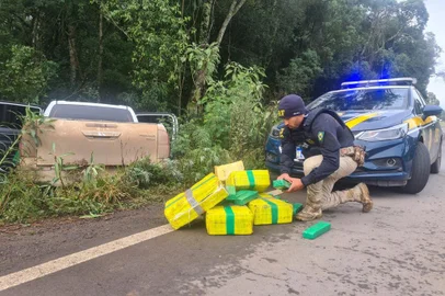 Policiais buscam condutor de caminhonete furtada que transportava 600 kg de maconha, em Bom Jesus<!-- NICAID(15441402) -->