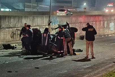 Acidente na BR-116 em São Leopoldo deixa três mortos e dois feridos<!-- NICAID(16100413) -->