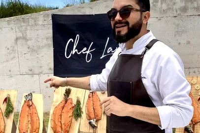 Na Sexta-feira Santa (29), o público será recebido com a gastronomia do chef Lara, o Barbacoa de Salmão e Paella de frutos do mar. No domingo (31), o cardápio é churrasco campeiro. Degustação de chocolates e brincadeiras ocorrem nos dois dias de eventos.<!-- NICAID(15708470) -->
