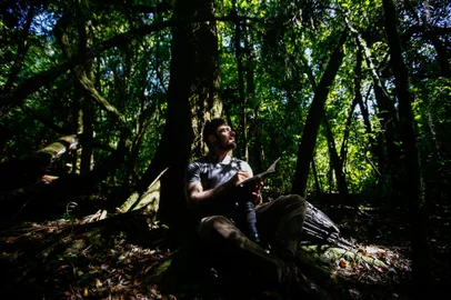 Santa Rosa, RS, Brasil Gabriel Brutti, biólogo, desenvolveu projeto de preservação ambiental através do registro de mais de 260 espécies de aves da região noroeste do estado.Fotos Jonathan Heckler<!-- NICAID(15247986) -->