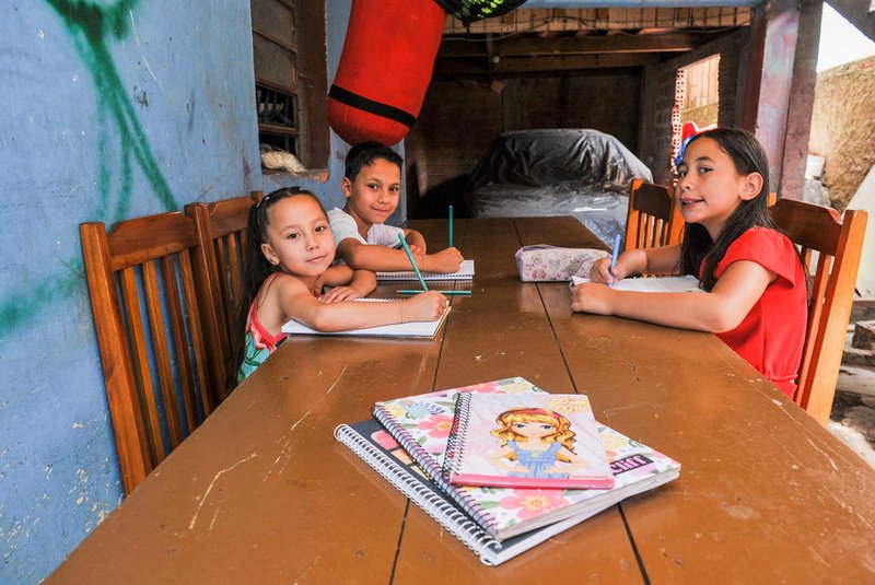 CAXIAS DO SUL, RS, BRASIL, 18/01/2023. Crianças fazem campanha para doação de material escolar<!-- NICAID(15324750) -->