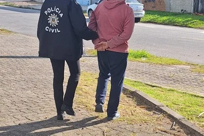 Divulgação / Polícia Civil Dois homens são presos por importunação sexual contra adolescentes em Pelotas