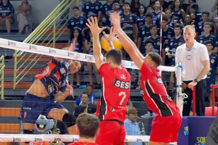 Stella Funari / Azulim/Sicoob Aracoop/Monte Carmelo