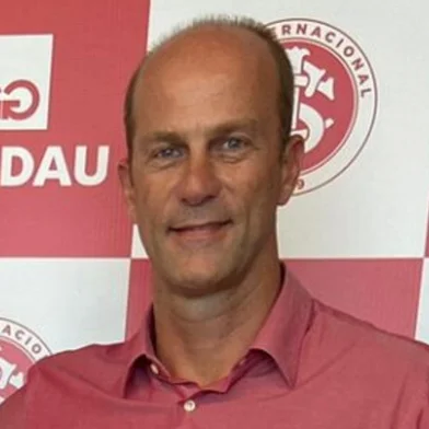 Alessandro Barcellos (E), Guilherme Gerdau Johannpeter (C) e Arthur Caleffi (D). Foto: Internacional/Divulgação<!-- NICAID(15695090) -->