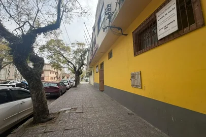 RIO GRANDE. 10.09.2026. Homem morre após ser esfaqueado em frente a clube durante festa em Rio Grande. Imagem da fachada da Sociedade Cultural Águia Branca, feita pela Mariah Coi.<!-- NICAID(16362637) -->