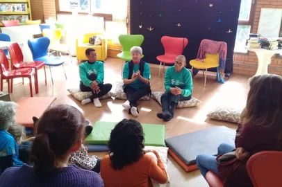 "Tua avó me contou uma história", atividade do Grupo Maturidade Ativa, ocorreu neste sábado (20), na Biblioteca do Sesc Caxias do Sul. A atividade se repete no dia 24 de junho. Com entrada franca.Na foto: (da esquerda para a direita) Shirlei Fhingler, 76 anosEdiles Delagustinhi, 67 anosCandinha da Silva Lima, 80 anos<!-- NICAID(15433917) -->