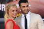 (FILES) US singer Britney Spears (L) and boyfriend Sam Asghari arrive for the premiere of Sony Pictures' "Once Upon a Time... in Hollywood" at the TCL Chinese Theatre in Hollywood, California on July 22, 2019. Spears and her model husband Asghari are heading for a divorce after 14 months of marriage, US media reported -- the latest personal crisis for the troubled pop star. Asghari, 29, filed divorce papers noting "irreconcilable differences" in their relationship, US entertainment media said on August 16, 2023, citing "multiple sources." The couple was married in 2022. (Photo by VALERIE MACON / AFP)Editoria: ACELocal: HollywoodIndexador: VALERIE MACONSecao: cinemaFonte: AFPFotógrafo: STF<!-- NICAID(15513093) -->