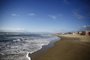 Tramandaí, RS, Brasil, 16/01/2023 - Com sol e algumas nuvens, segunda-feira começa com movimento tímido na beira da praia de Tramandaí - Foto: André Ávila/Agência RBS<!-- NICAID(15322282) -->